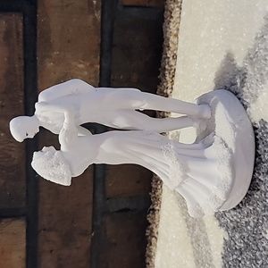K's Collection Bride & Groom white figurine dancing gift of flowers 6.5" tall